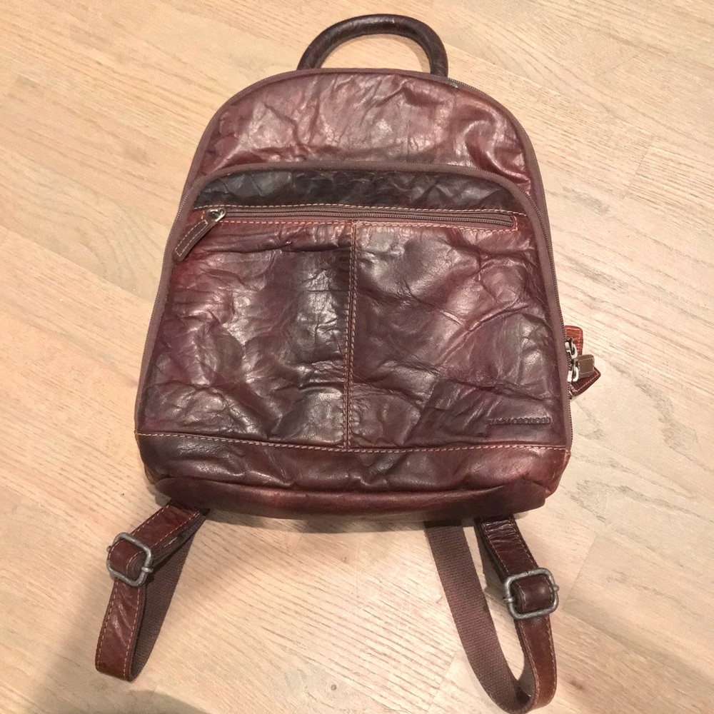 Jack George leather brown 🎒. Plenty of pockets!